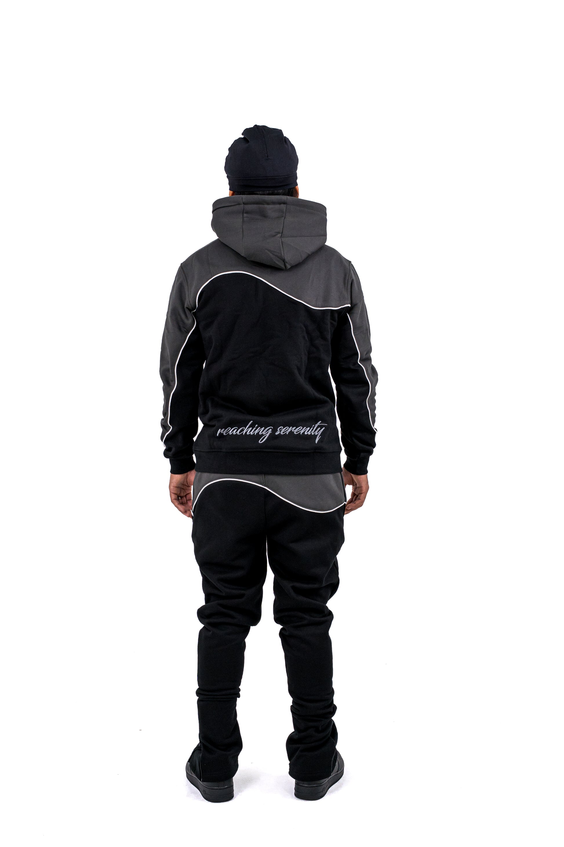 Model is 5'7" and wearing size S set.