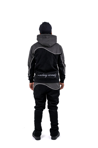 Model is 5'7" and wearing size S set.