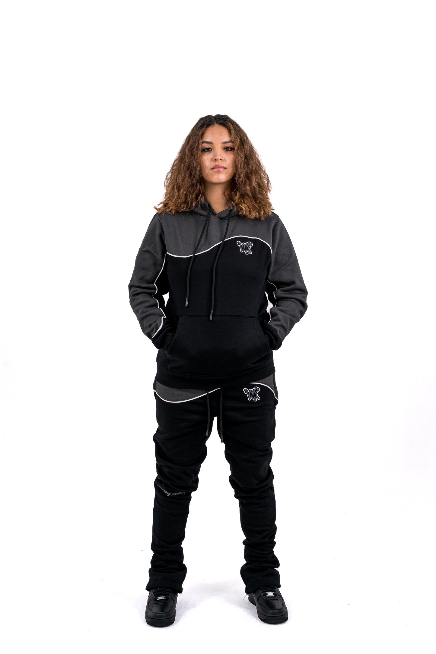 model is 5'1" and wearing size xs set.