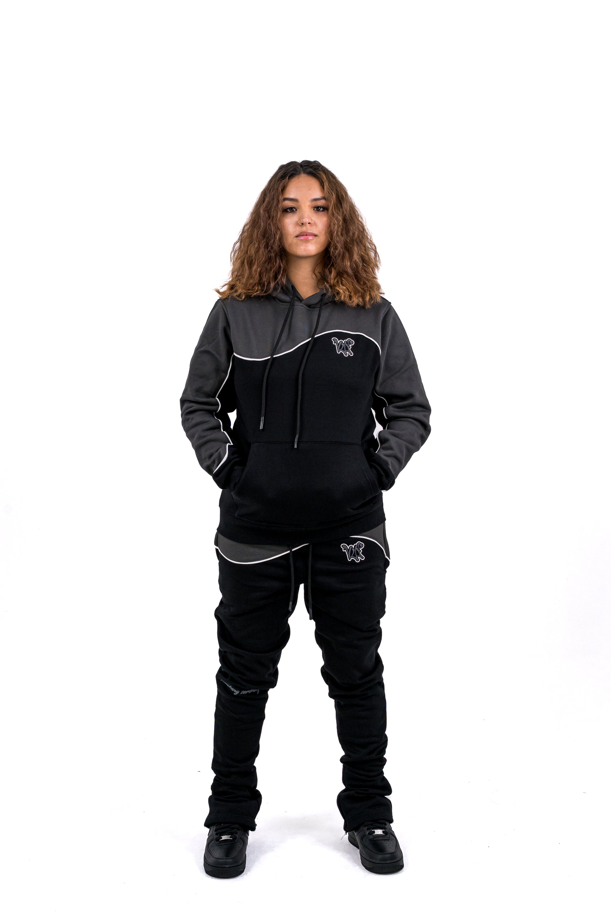 Model is 5'1" and wearing size XS set.